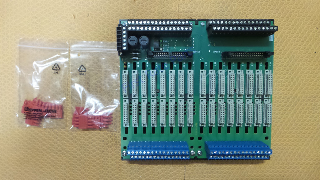 Pepperl+Fuchs HICTB16-SCT-44C-SC-RA Termination Board 260436 HICTB16SC